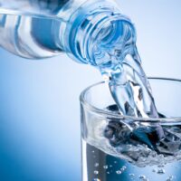 ÁGUA MINERAL COM OU SEM GÁS 500 ML